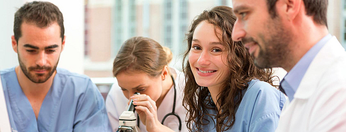 Krankenpflegerin im Team